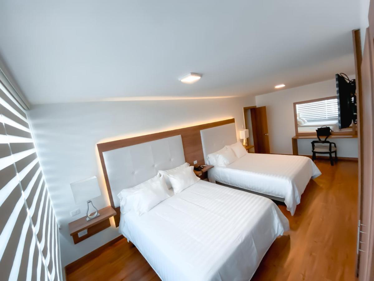 Hotel Miraflores Амбато Екстериор снимка