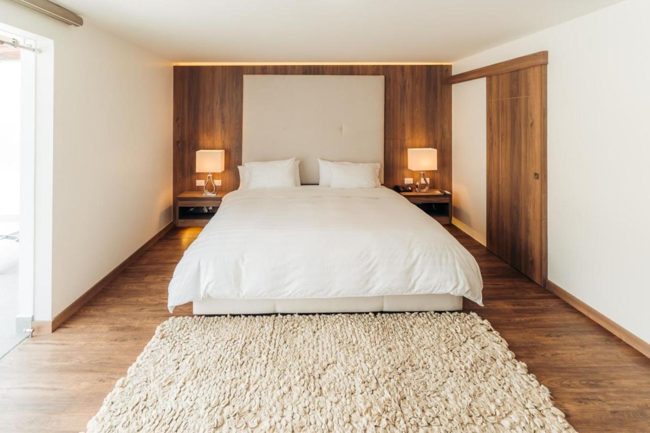 Hotel Miraflores Амбато Екстериор снимка